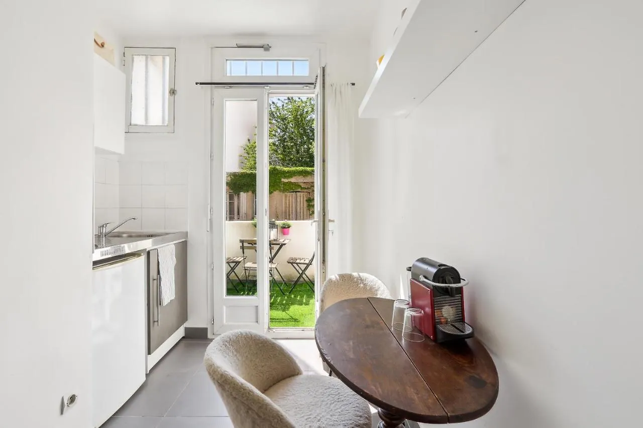Quiet Studio With Terrace Near Beautiful Garden Paris